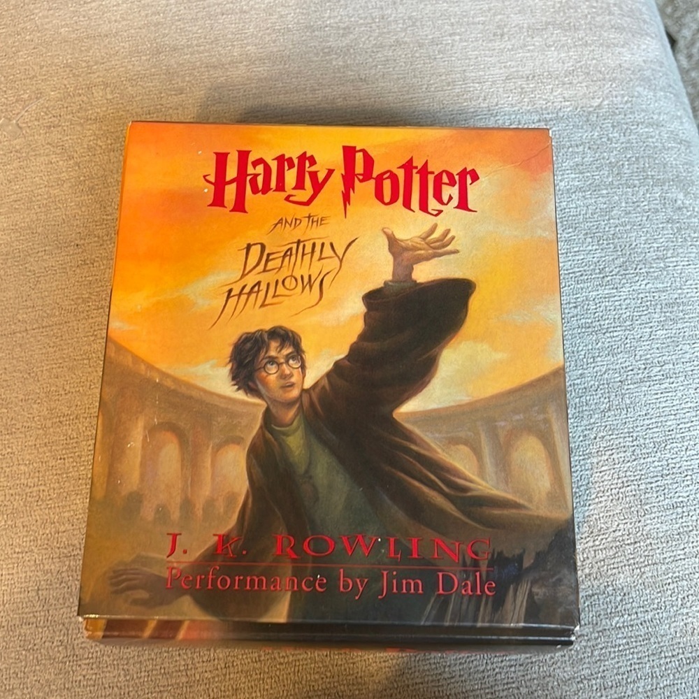 J.K.Rowling
Harry Potter and the Deathly Hallows unabridged on 17 compac…